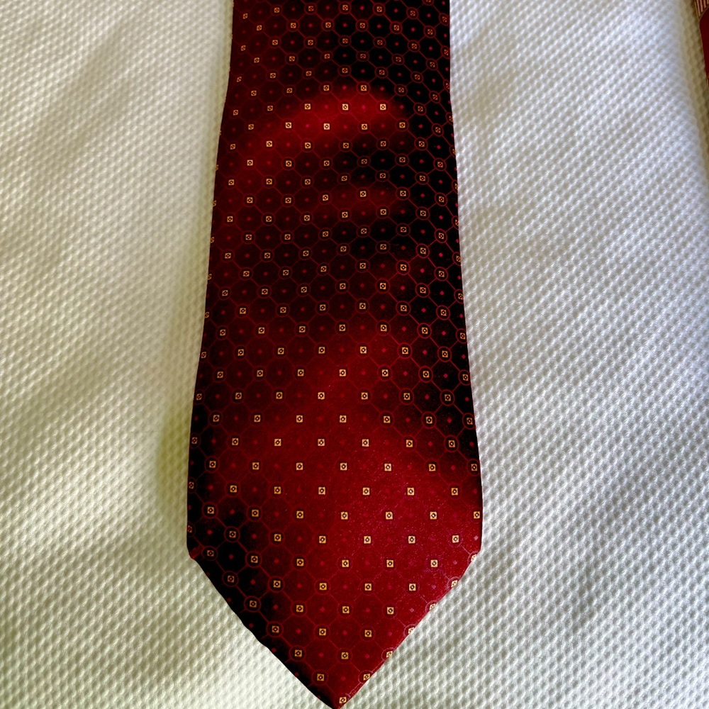 Brioni 100% silk tie